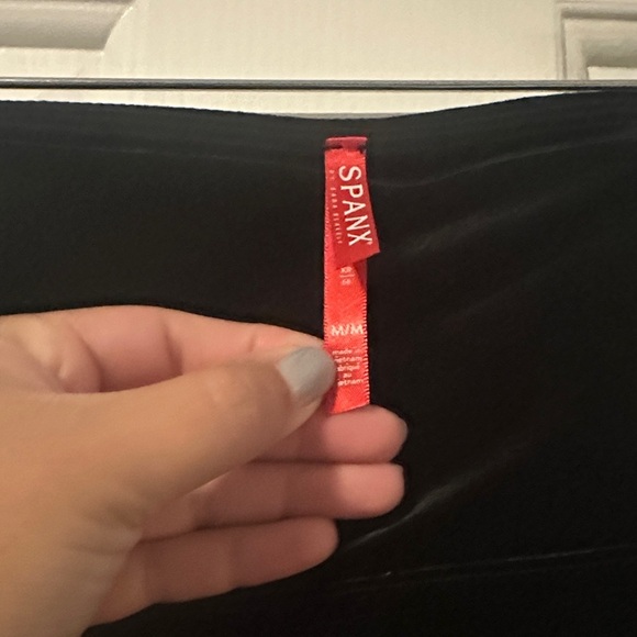 SPANX Classic Black Velvet Leggings Women’s Medium Casual Holidays Winter Fall - Picture 4 of 7